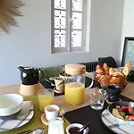 بيت ضيافة Le Presbytere De Thiverval-Grignon